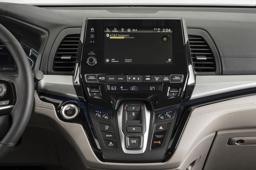 Детали интерьера Honda Odyssey 2017 года  (фото 155 из 160)